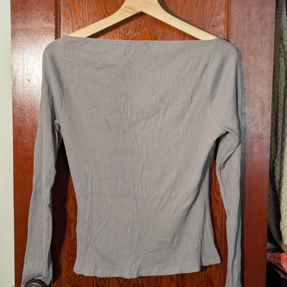 H&M Light Gray Ribbed Blouse - Picture 2 of 2